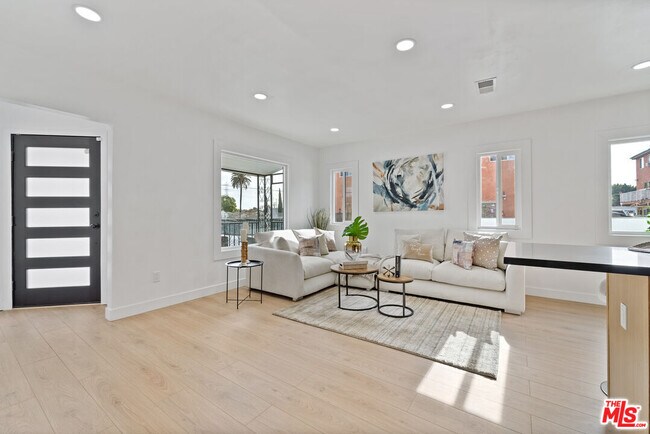 Foto del edificio - 11863 Avalon Blvd