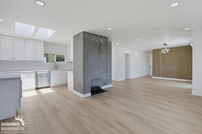 Foto del edificio - Stylishly Updated 3Bdm 2Ba Main Home in San Diego - MI Special!