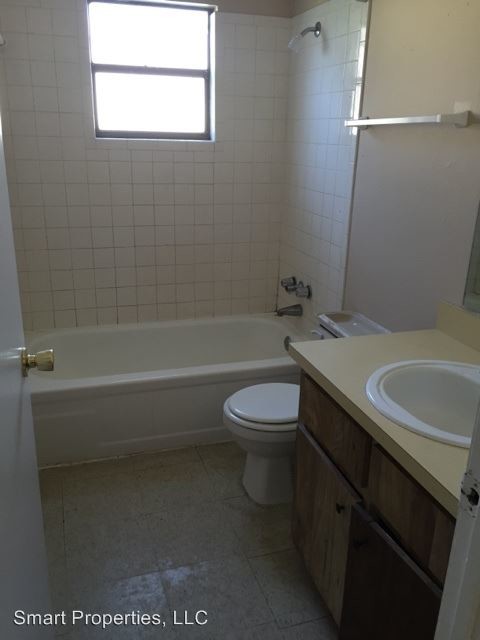 Building Photo - 2830 Skyview Dr