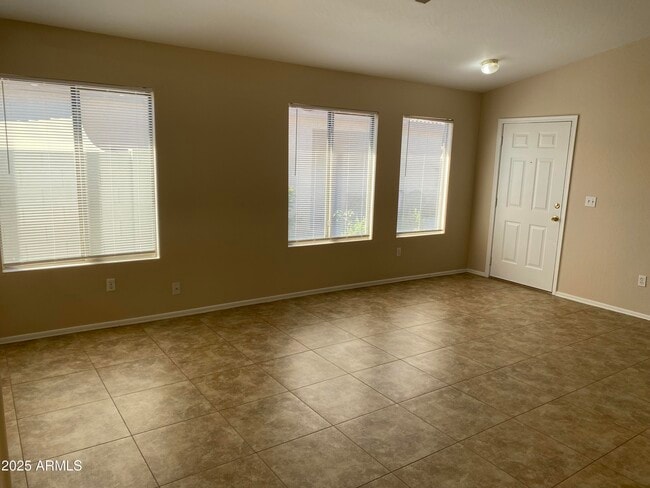 Foto del edificio - 2137 E Saratoga St