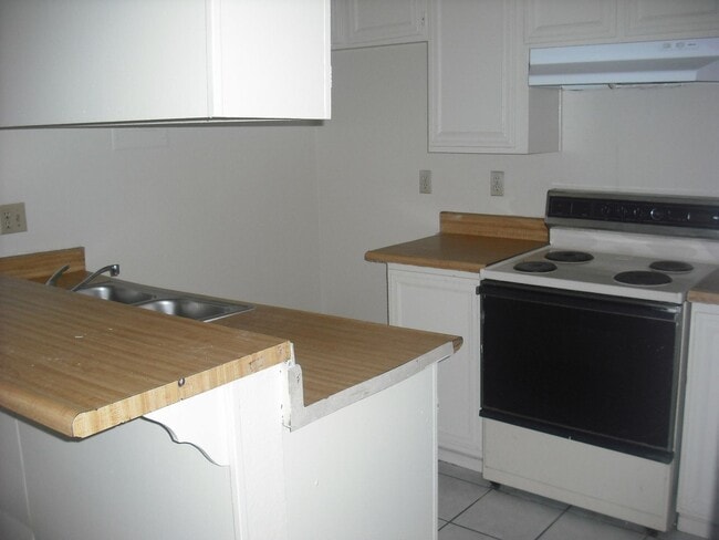 Foto del edificio - Spacious 1 bedroom condo with pool