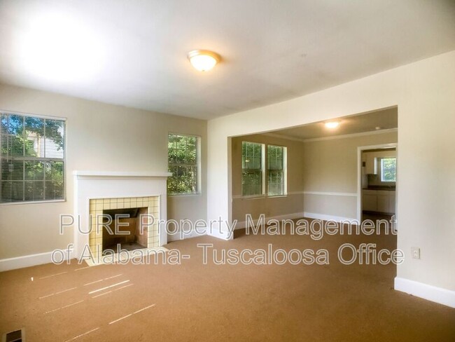 Building Photo - 413 26th Avenue E