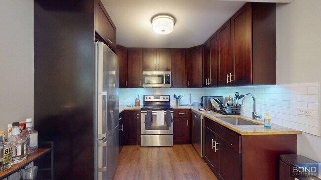 Building Photo - 237 E 34th St