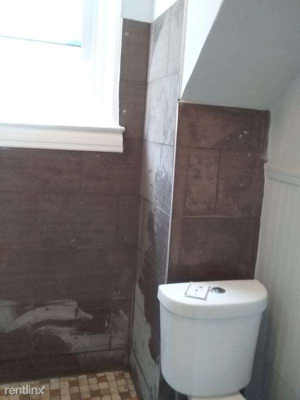 Building Photo - 1 br, 1 bath Townhome - 439 Summer Ave