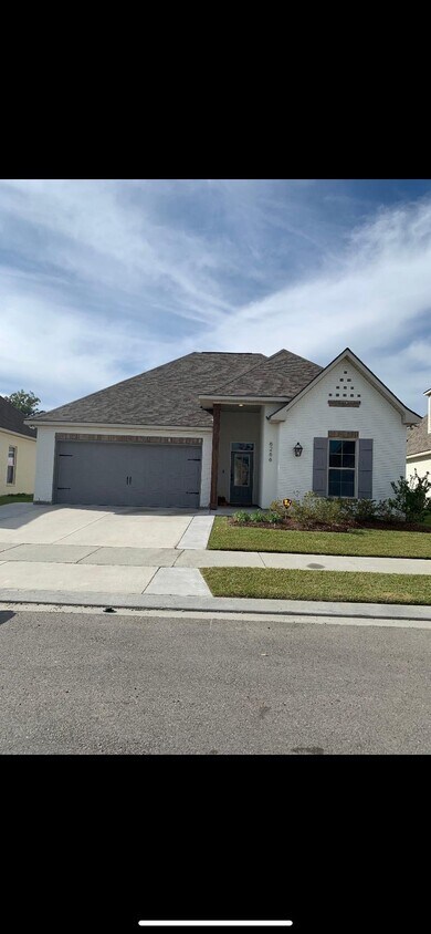 Foto principal - 6266 Lake Edge Dr