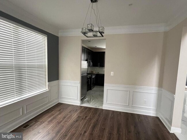 Building Photo - 608 Victorianna Dr