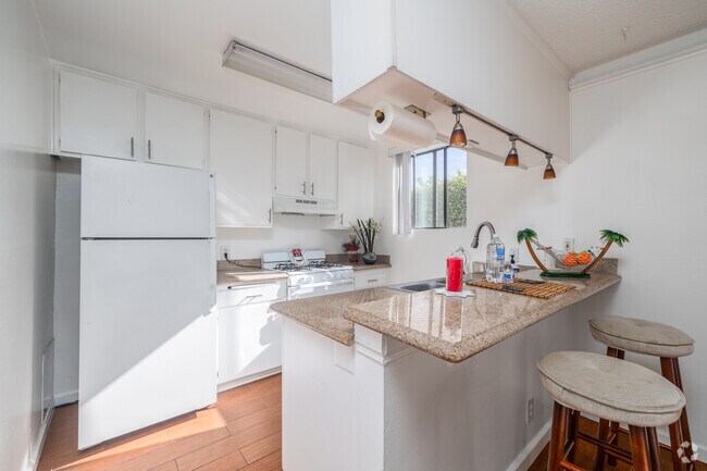 1 habitación, 1 baño - 750 pies cuadrados - Cocina - 1943 Vista Del Mar Ave