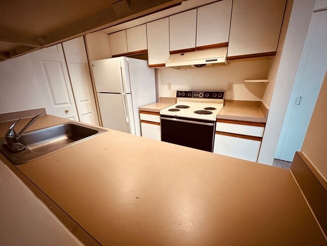 Building Photo - Washington Hall, Downtown Loft Apartment