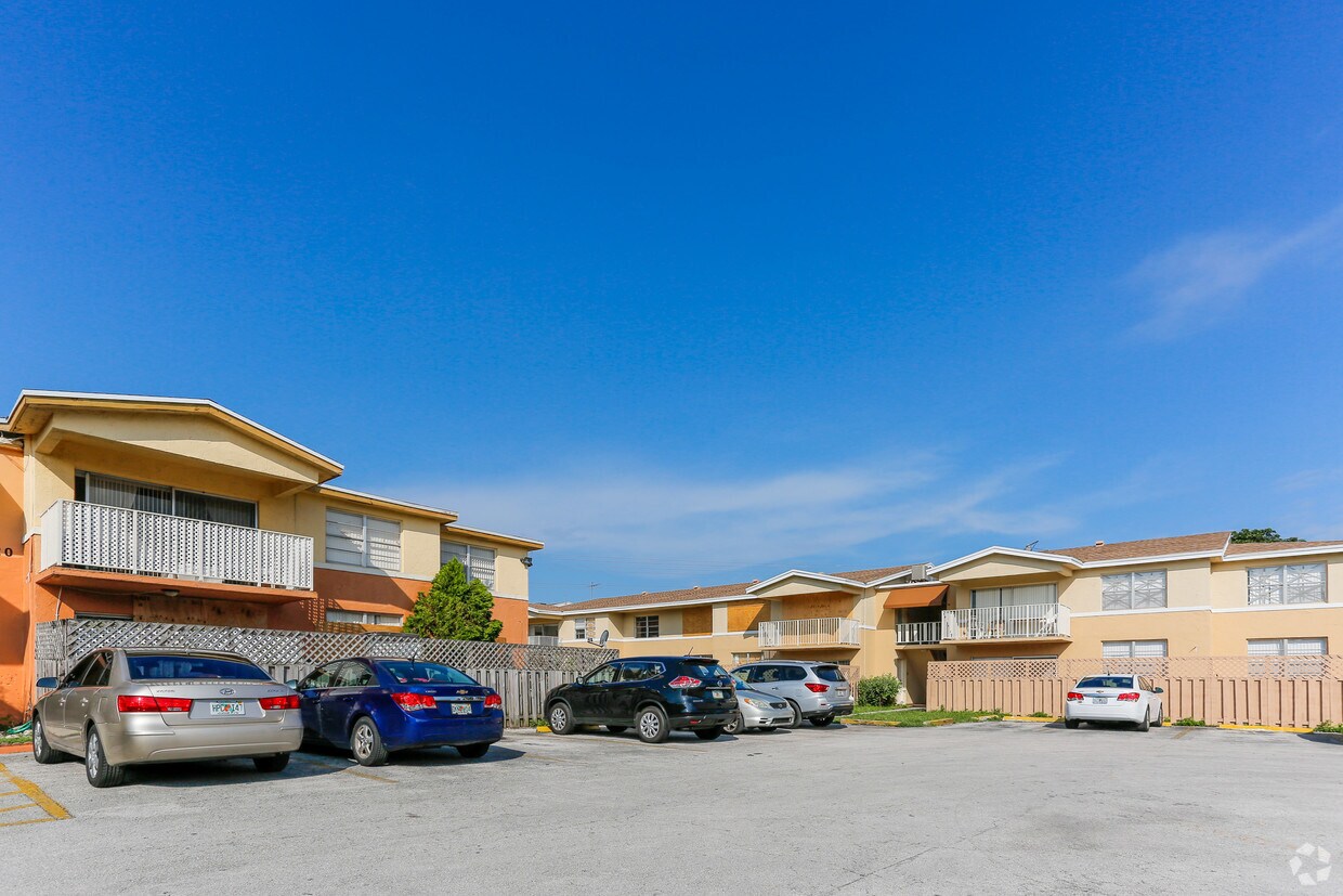 Doral Gardens Apartments in Miami, FL