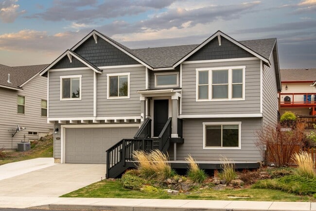 Building Photo - Refined Living in the Heart of Bend — Fully Remodeled Home for Lease