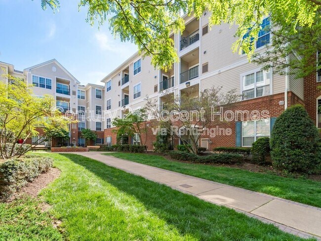 Foto del edificio - 4862 Eisenhower Ave