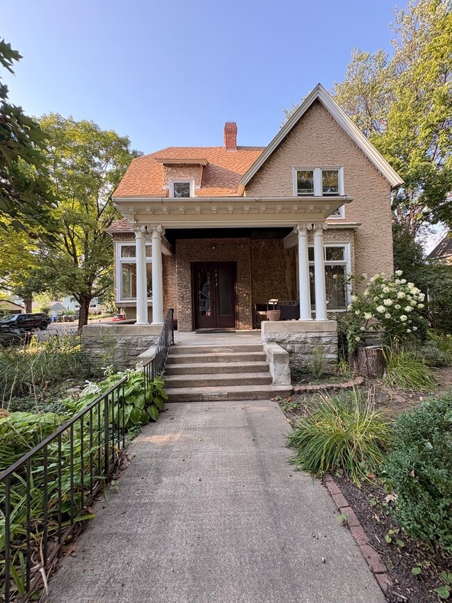 Building Photo - 1913 Carroll Ave