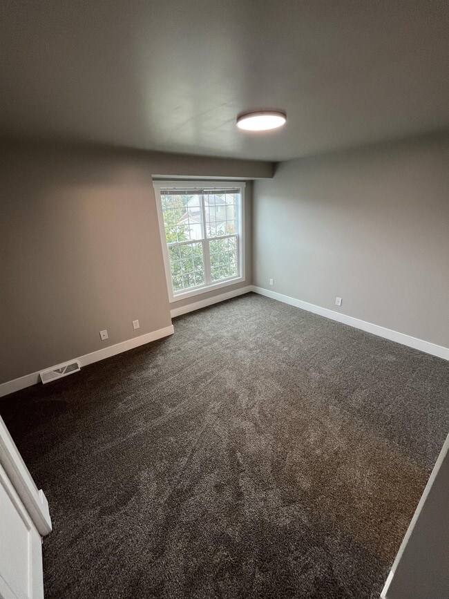Building Photo - 8002 Green Meadow Ct
