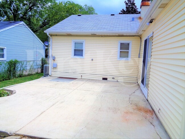 Building Photo - 724 Gates St