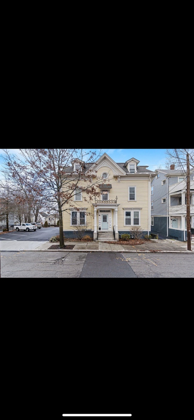 Building Photo - 182 Camp St
