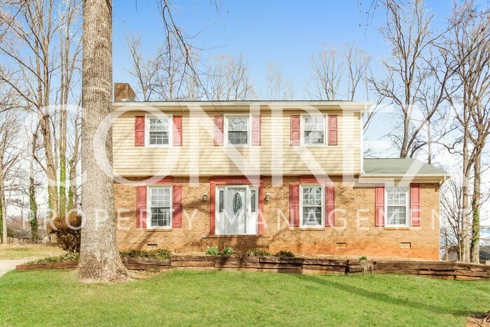 Primary Photo - Bright and Sunny 3 Bedroom!