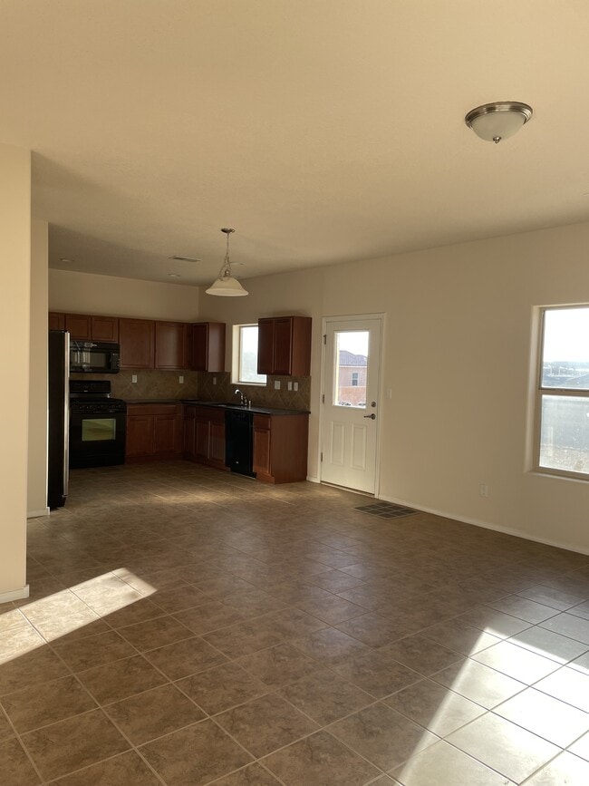 Building Photo - 2230 Vista de Colinas Dr SE