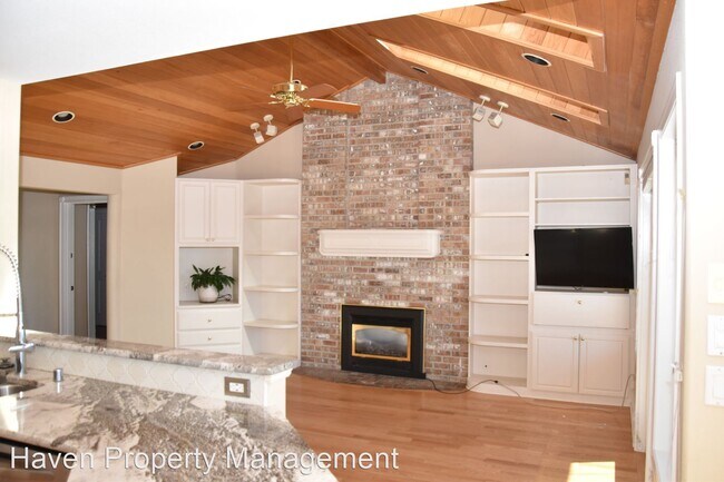 Building Photo - 4 br, 3.5 bath House - 1318 S Sunset Dr