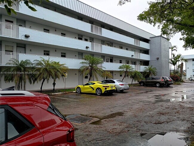 Foto del edificio - 3750 NE 170th St