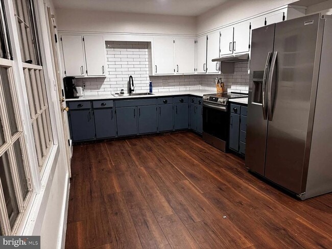 Building Photo - 104 E Maple Ave