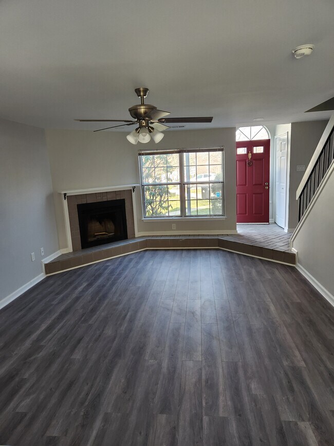 Living Room - 121 Macintosh Ct