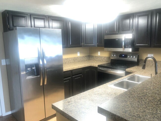 Foto del edificio - Great 2 BR 4 bathroom townhouse in Bloomin...