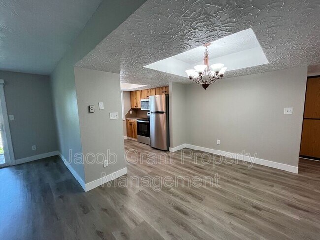 Building Photo - 1487 Vega Cir