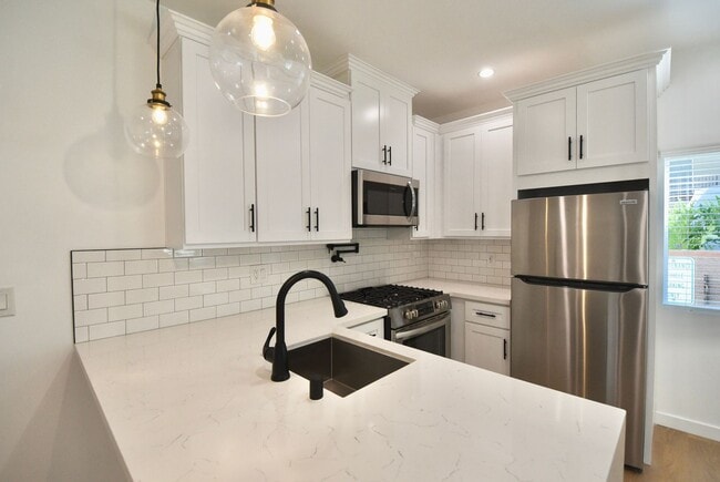 Foto del edificio - 5220 Radford Ave