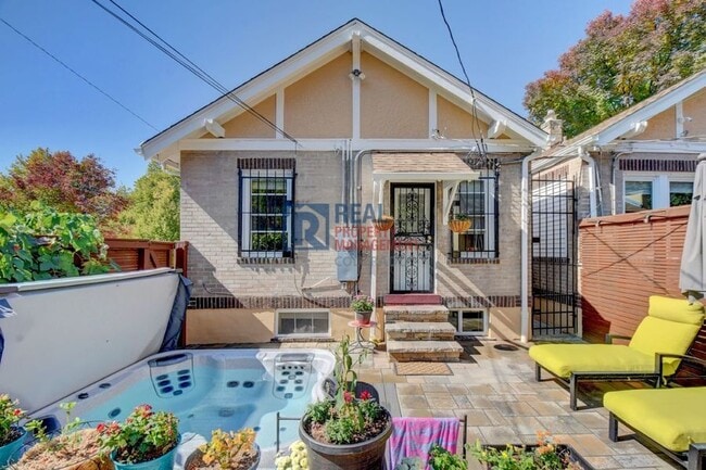 Photo - 594 S Ogden St House