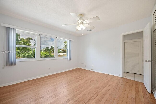 Building Photo - 1431 S 14th Ave