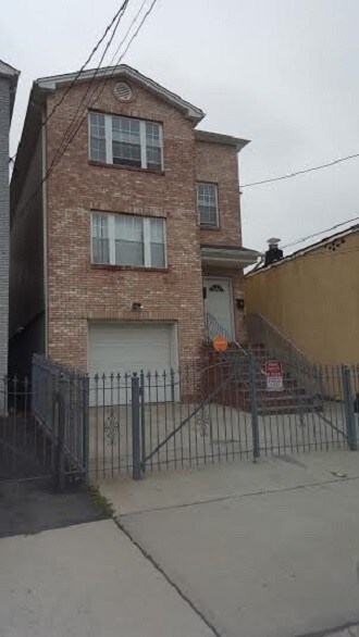 Building Photo - 652 4th St