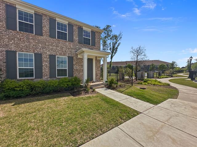 Building Photo - 15919 Fig Ln