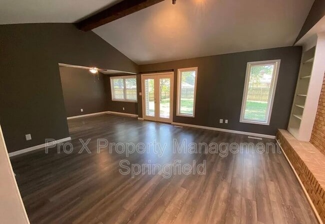 Building Photo - 5615 S Farm Rd 163