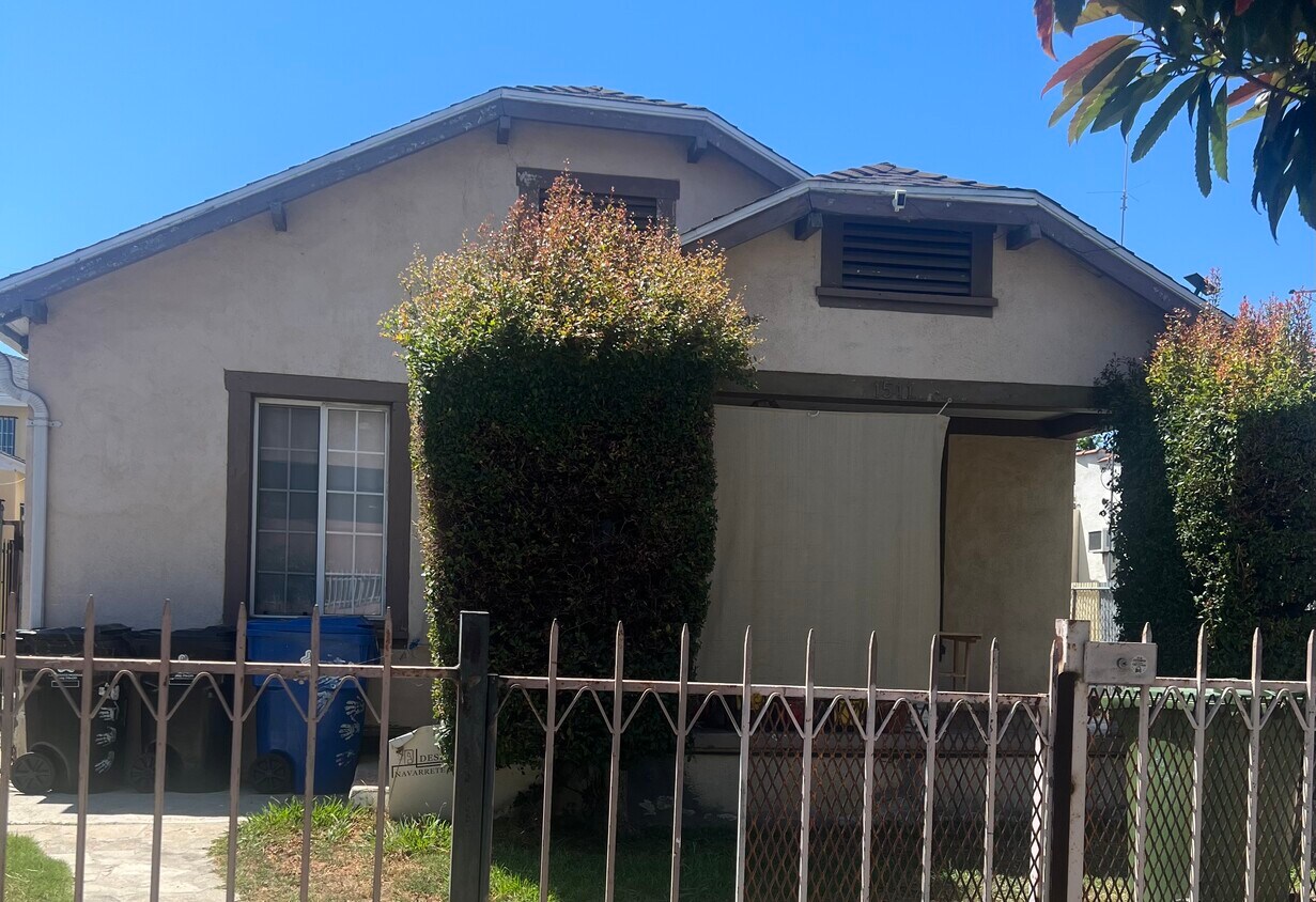 No es una casa, - 1511 S Highland Ave