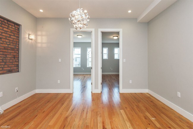 Foto del edificio - 3 br, 1 bath  - 18 Putnam Ave # 20
