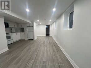 Building Photo - 552 Monteith Ave