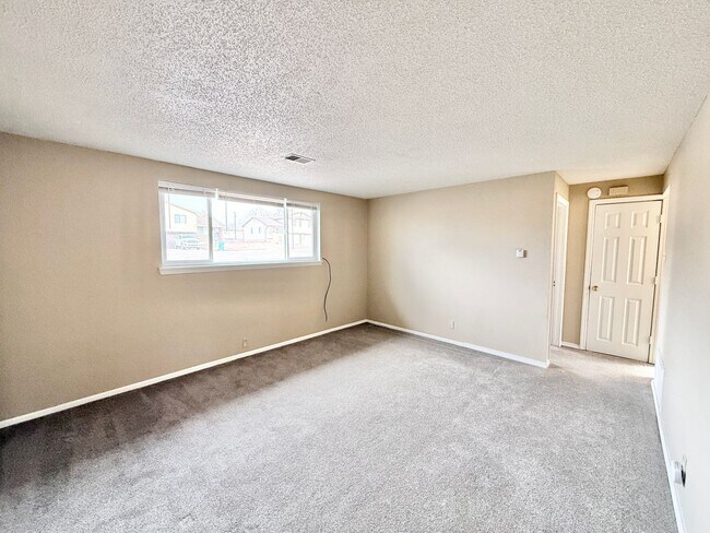 Foto del edificio - 2 Alan Shepard Rd