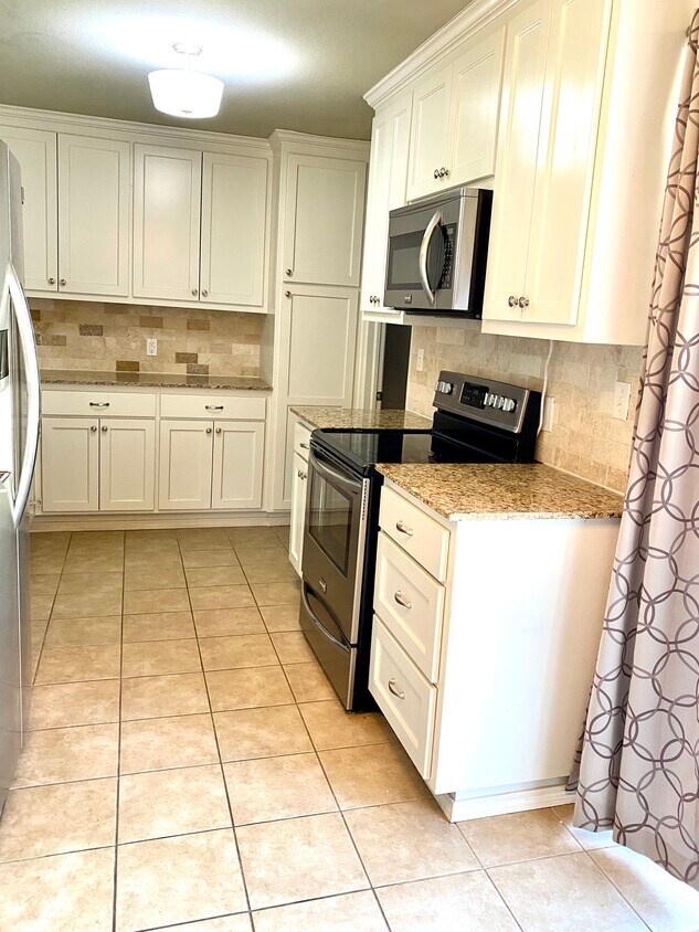 Foto principal - 3908 E 60th Pl