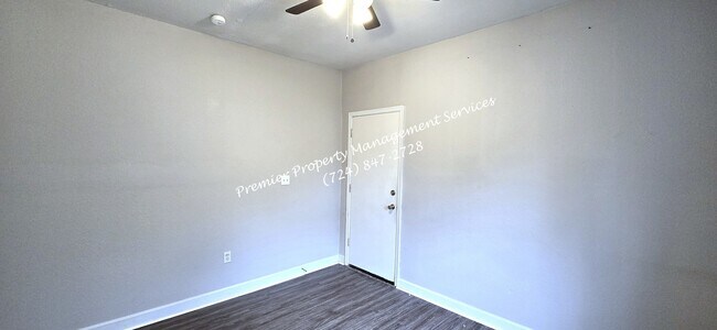 Foto del edificio - 465 E Washington St