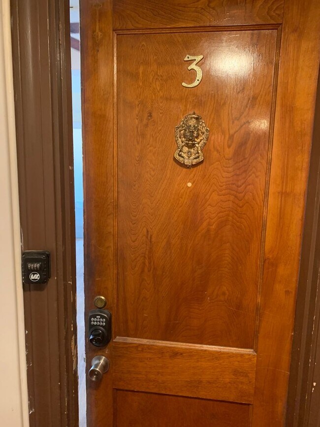 Foto del edificio - 423 Pelham St