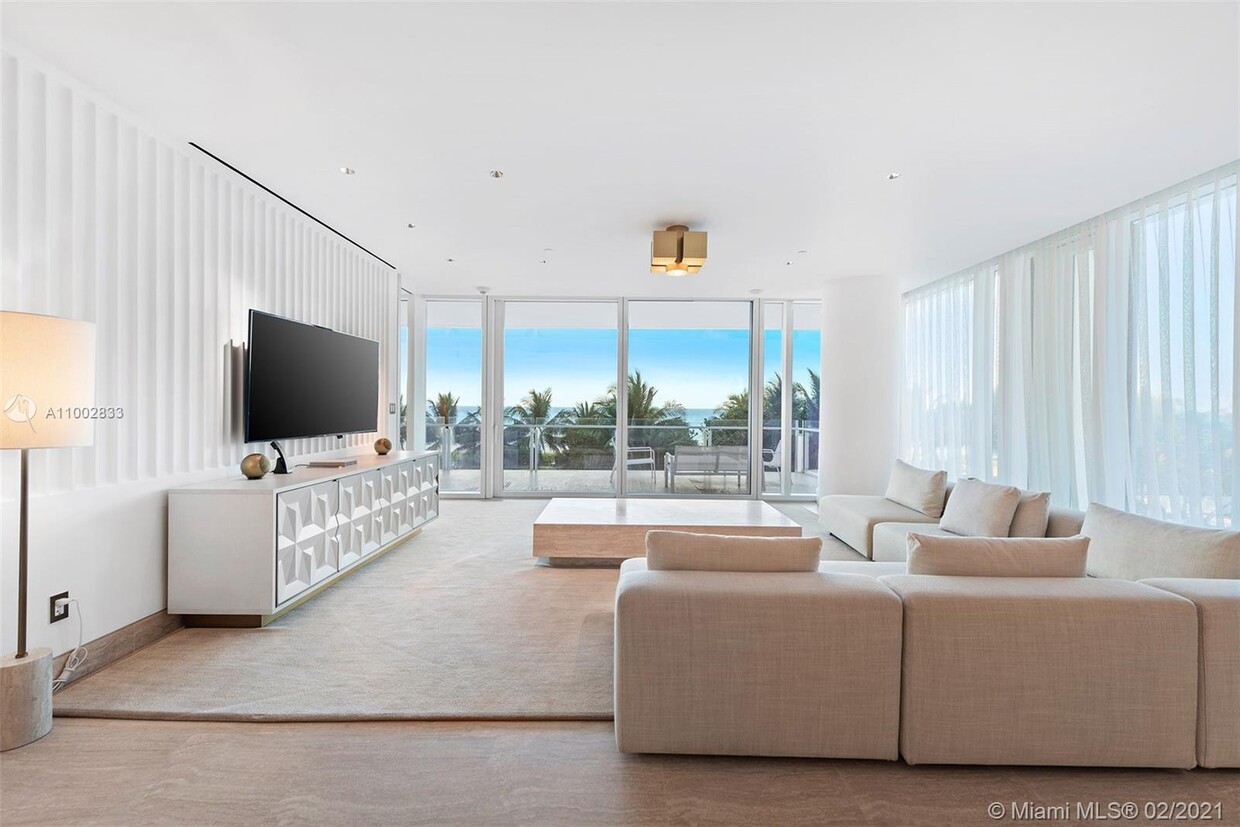 Foto principal - 9111 Collins Ave