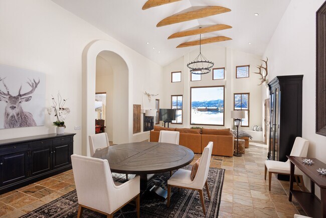 Foto del edificio - 661 Green Meadow Dr