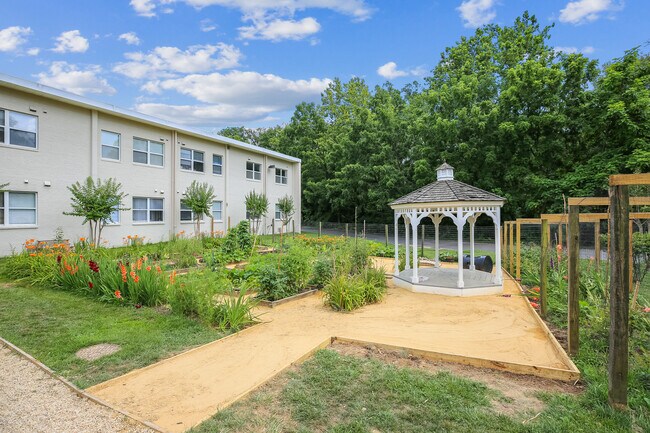 Building Photo - Montessori Living