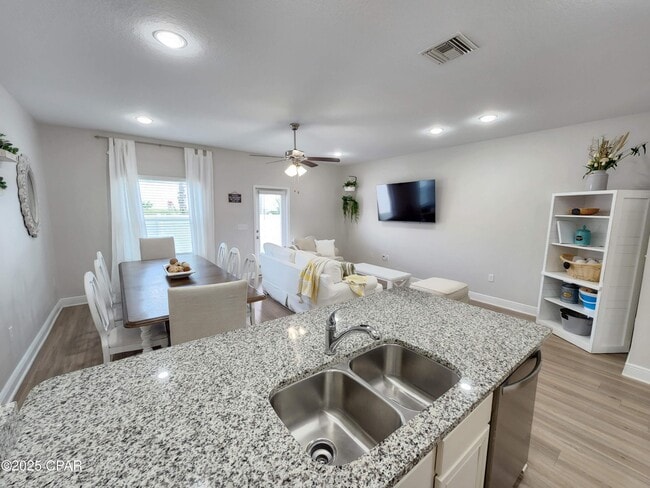 Foto del edificio - 7454 Shadow Lake Dr