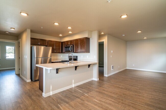 Building Photo - 523 N Forest St