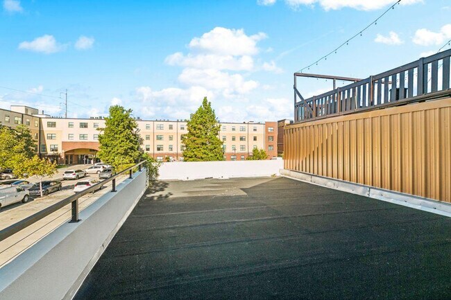 Building Photo - 1725 Carondelet St