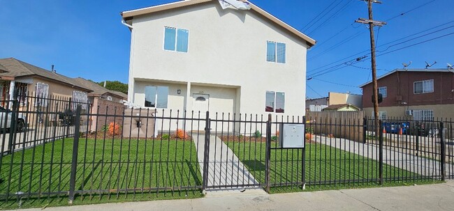Building Photo - 84(1019E)