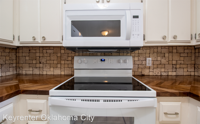 Foto del edificio - 3 br, 2 bath House - 1610 Eisenhower Rd