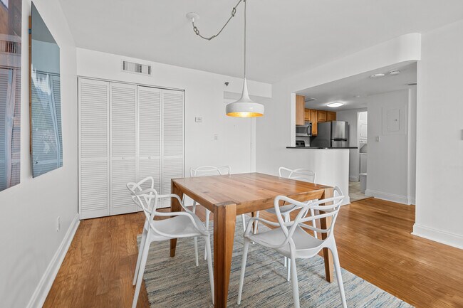 Área de comedor - 770 Claughton Island Dr