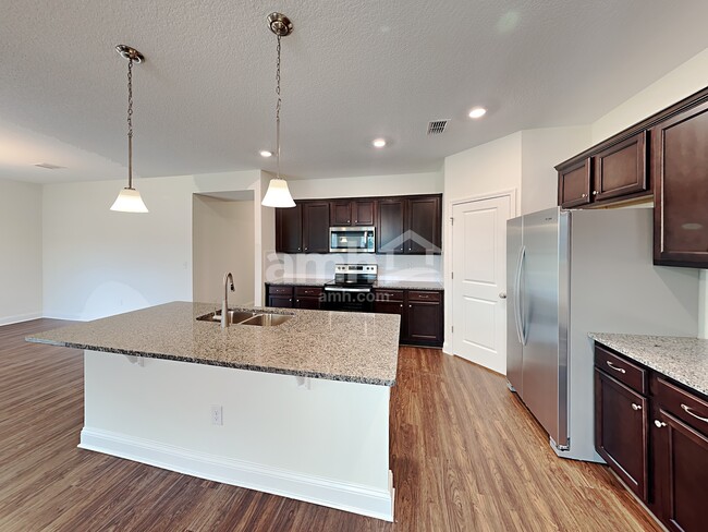 Building Photo - 12 S Forest Creek Dr